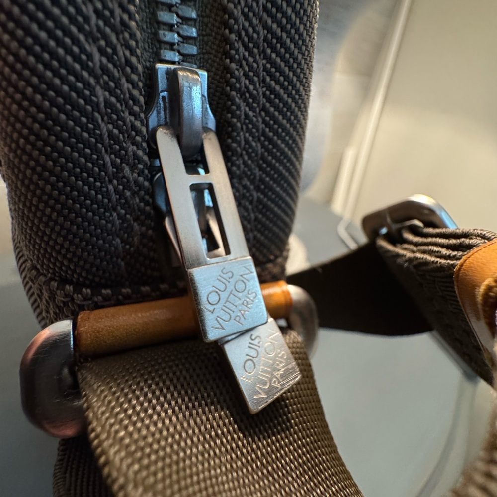 Louis Vuitton Black and Silver Zippered Canvas bag - Picture 3 of 9